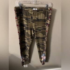Johnny Was Embroidered Camo Leggings Large Floral Embroidery
